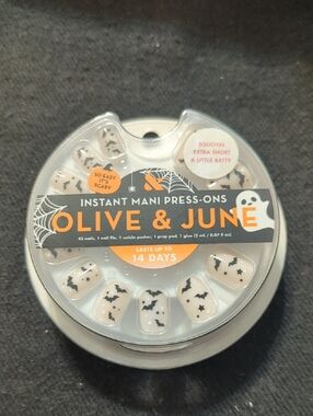 Olive & June Instant Mani Squoval Extra Short A Little Batty - Press On Nails